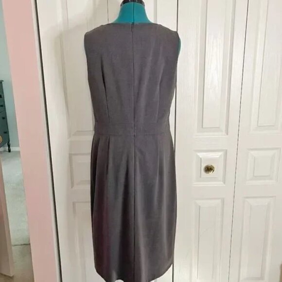 Donna Rico Flirty, sophisticated gray dress with pleats - Picture 2 of 3